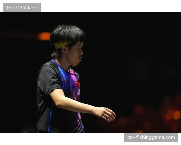 现场：WTT比赛用球破裂罕见一幕，裁判紧急更换新球