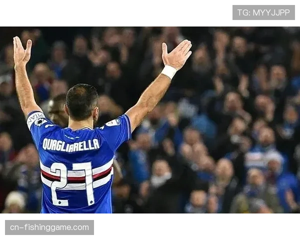 特写：职业生涯末期的夸利亚雷拉在训练结束后加练射门